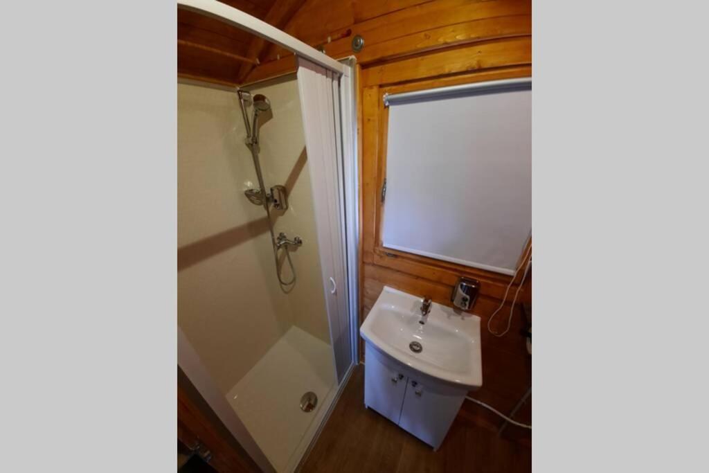 Autarkes Tiny House Mit Rheinblick Apartment Rumikon Ngoại thất bức ảnh