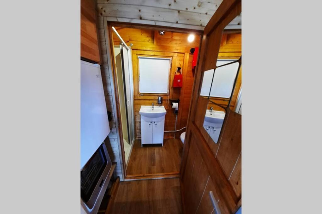 Autarkes Tiny House Mit Rheinblick Apartment Rumikon Ngoại thất bức ảnh